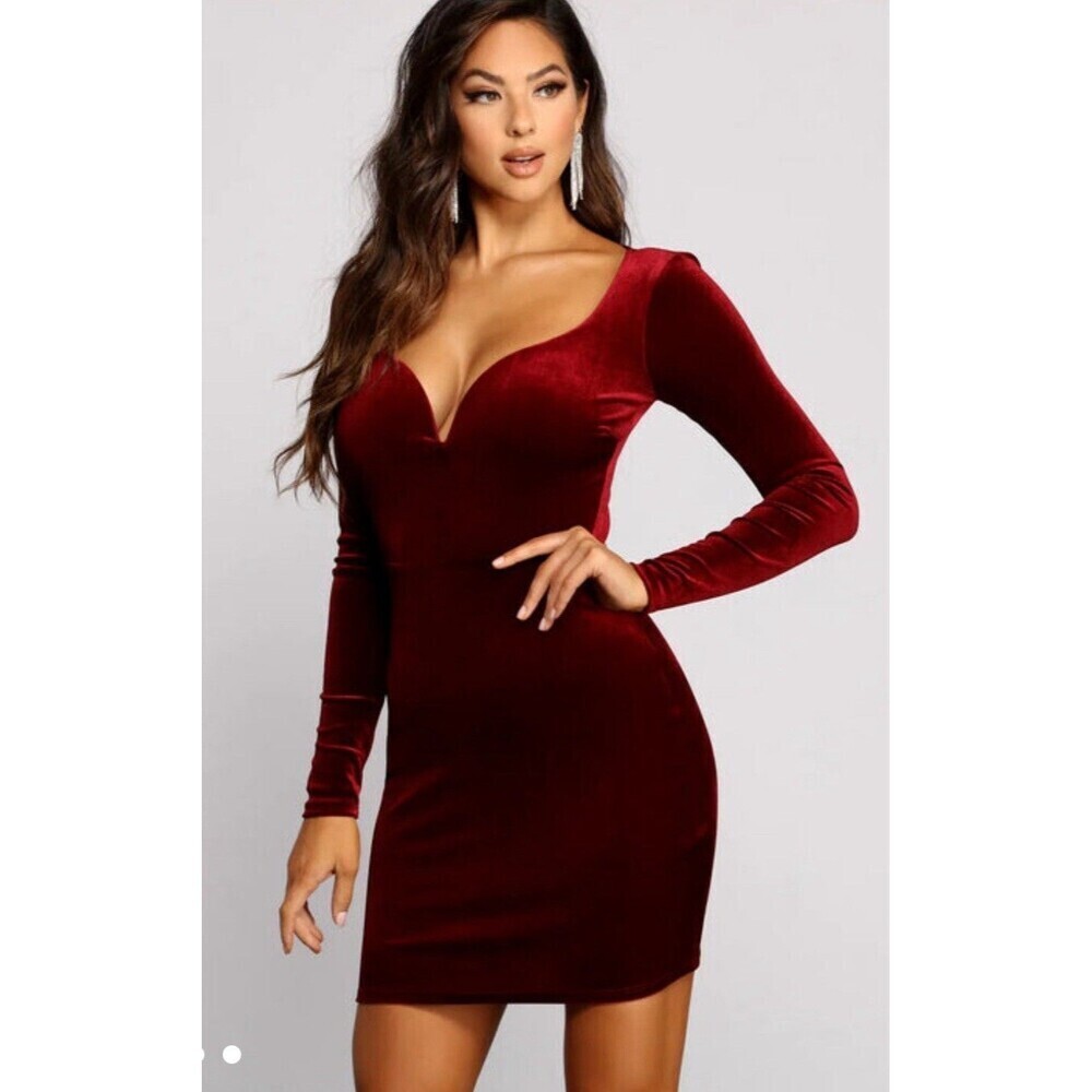 Windsor Red Velvet Vixen Long Sleeve Mini Dress size medium